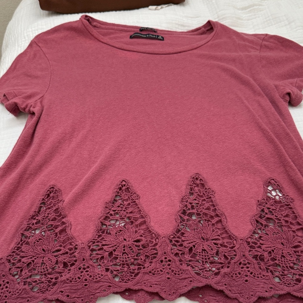 Abercrombie & Fitch Mauve Crochet Hem Tee. Used